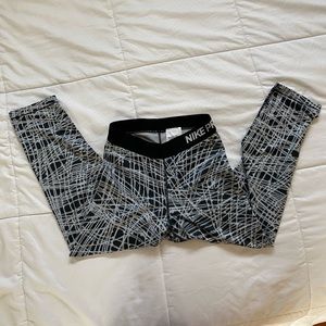 CROP NIKE PRO LEGGINGS